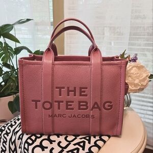 Marc Jacobs The Leather Medium Tote Bag